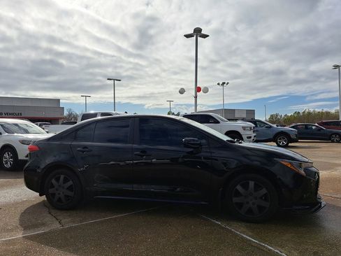 Used 2026 Toyota Corolla LE image 2