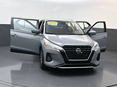 Used 2024 Nissan Kicks SV FWD image 30