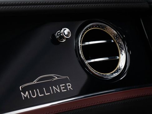 Used 2025 Bentley Flying Spur Plug-In Hybrid image 44