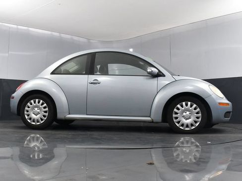 Used 2010 Volkswagen Beetle Coupe FWD image 14