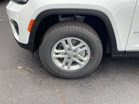 New 2025 Jeep Grand Cherokee Laredo w/ Luxury Tech Group I image 11