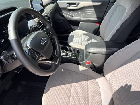 Used 2022 Ford Escape SE w/ SE Sport Appearance Package FWD image 18
