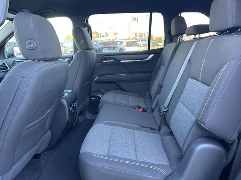 Used 2025 GMC Acadia Elevation image 12