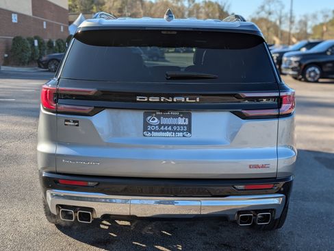 Used 2024 GMC Acadia Denali w/ Super Cruise Package image 8