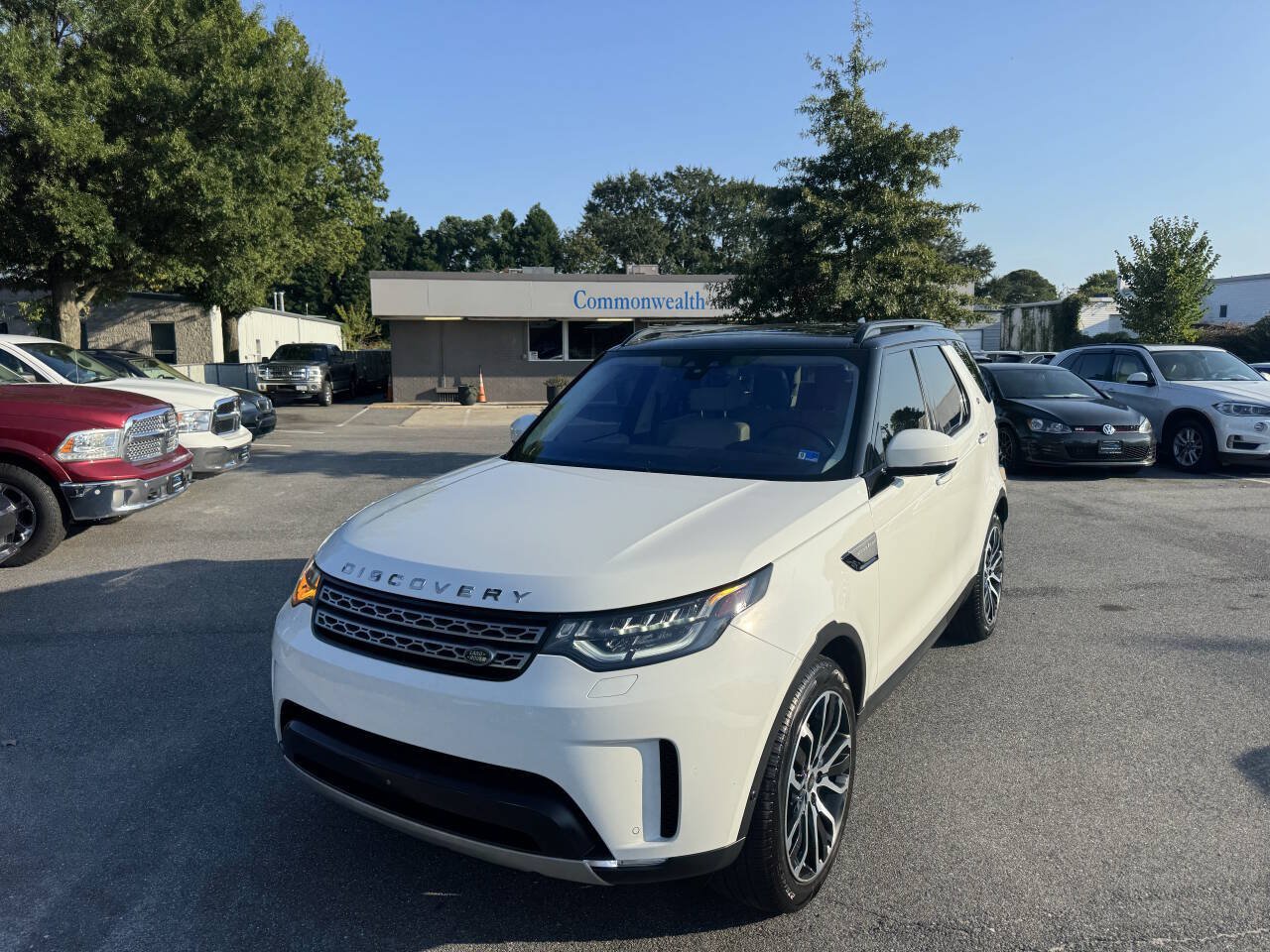 Used 2017 Land Rover Discovery HSE Luxury AWD/4WD image 1