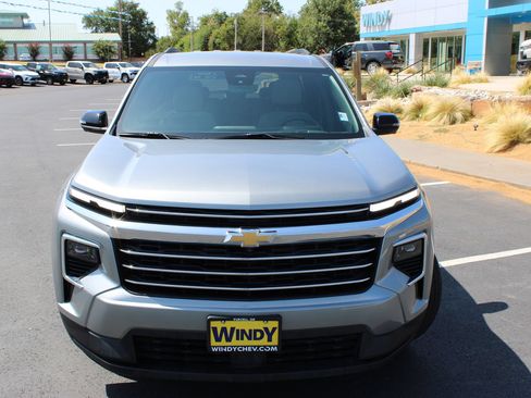 Used 2026 Chevrolet Traverse LT w/ Driver Confidence Package AWD/4WD image 3