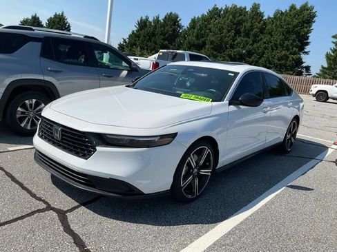 Used 2024 Honda Accord Sport image 3