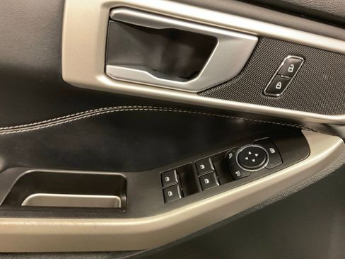 Used 2023 Ford Explorer XLT image 12