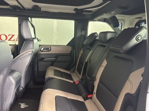 Used 2024 Ford Bronco Wildtrak image 13