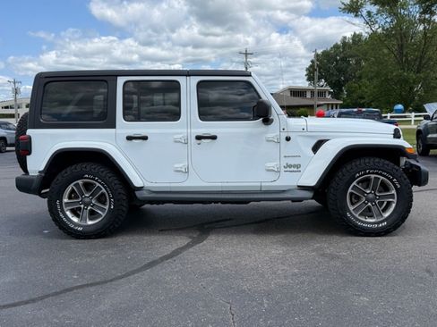 Used 2018 Jeep Wrangler Unlimited Sahara w/ Uconnect 4C Nav & Sound Group AWD/4WD image 9