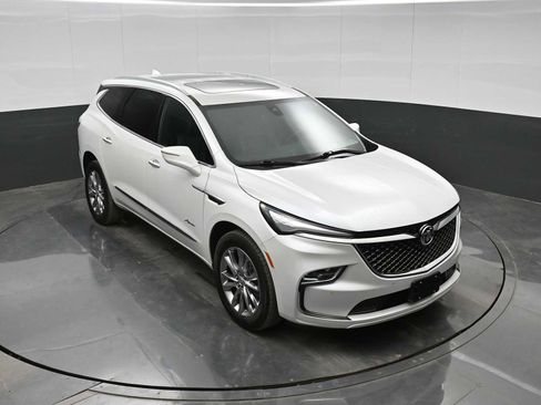 Used 2023 Buick Enclave Avenir w/ Avenir Technology Package image 22