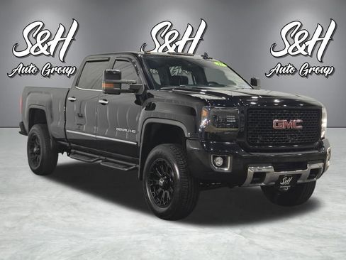 Used 2017 GMC Sierra 2500 Denali w/ Suspension Package, Off-Road AWD/4WD image 2