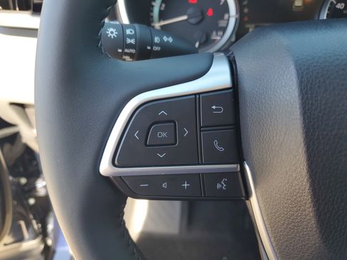 Used 2025 Toyota Highlander XLE FWD image 18