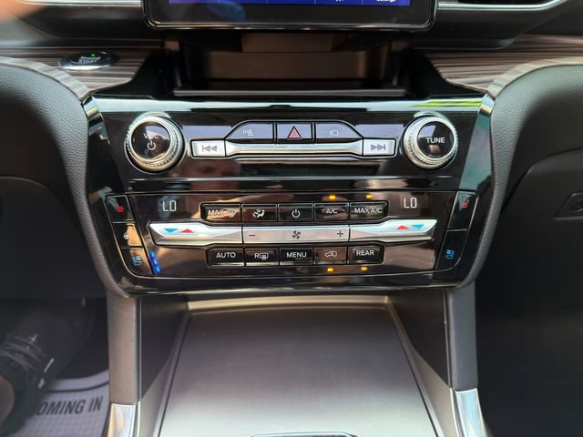 Used 2021 Ford Explorer Limited w/ Hybrid Equipment Group 310A AWD/4WD image 36