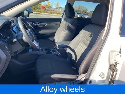 Used 2020 Nissan Rogue SV image 13