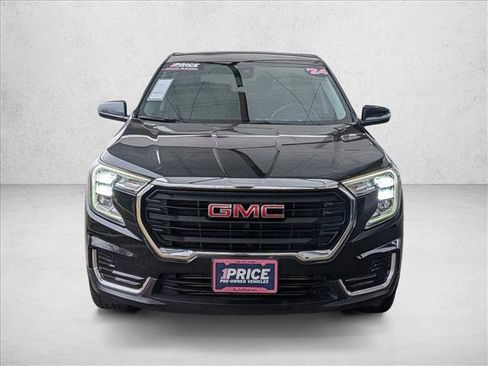Used 2024 GMC Terrain SLE image 2