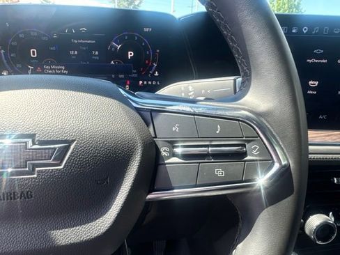 Used 2025 Chevrolet Suburban Z71 AWD/4WD image 23