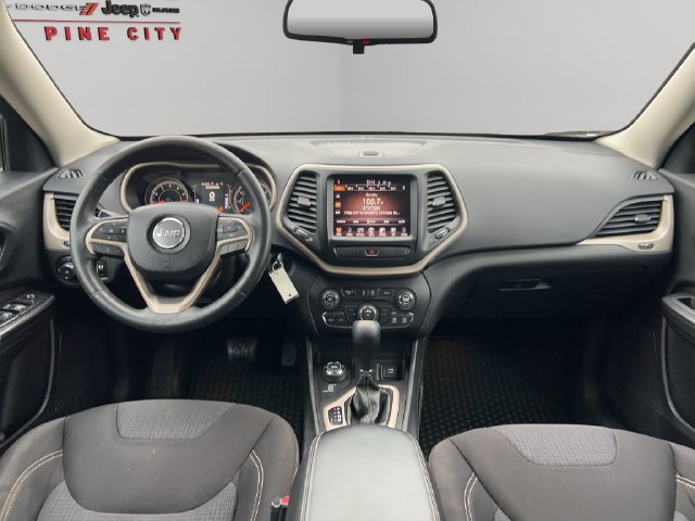 Used 2015 Jeep Cherokee Latitude w/ Cold Weather Group AWD/4WD image 19