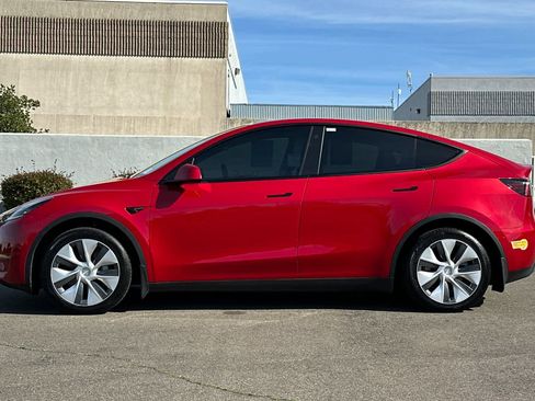 Used 2021 Tesla Model Y Long Range image 9