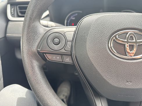Used 2025 Toyota RAV4 LE AWD/4WD image 18