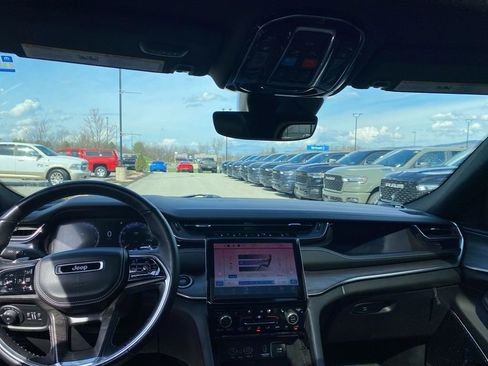 Used 2022 Jeep Grand Cherokee Overland image 7