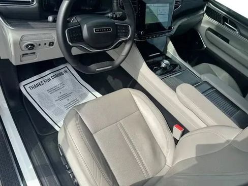 Used 2024 Jeep Wagoneer Series II w/ Flexible Seating Group AWD/4WD image 10