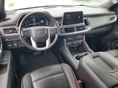 Used 2024 GMC Yukon XL SLT image 17