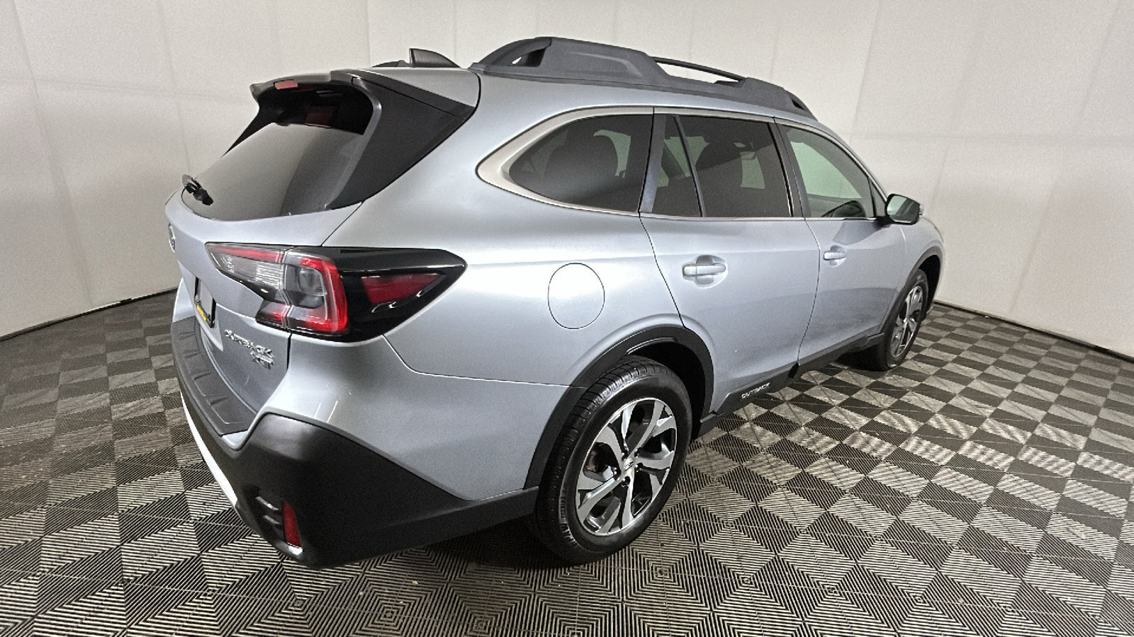 Used 2020 Subaru Outback Limited XT AWD/4WD image 3