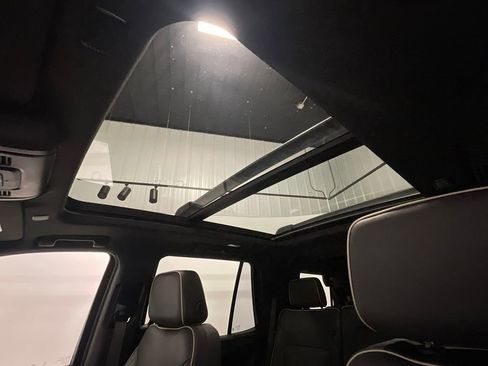 Used 2023 GMC Yukon SLT w/ SLT Premium Package image 43