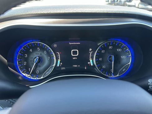 Used 2019 Chrysler Pacifica Limited FWD image 23