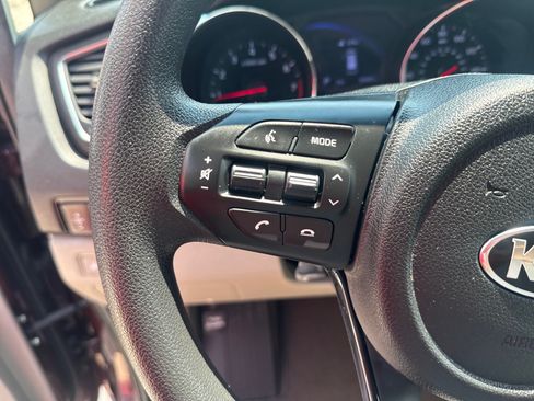 Used 2020 Kia Sedona LX FWD image 17