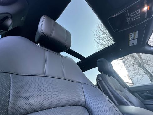 Used 2020 Land Rover Range Rover HSE image 16