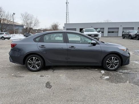 Used 2023 Kia Forte LXS FWD image 5