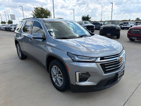 Used 2023 Chevrolet Traverse LT FWD image 7