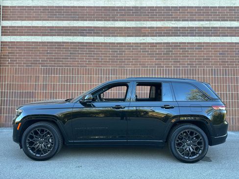 Used 2025 Jeep Grand Cherokee Summit w/ Obsidian Package image 5