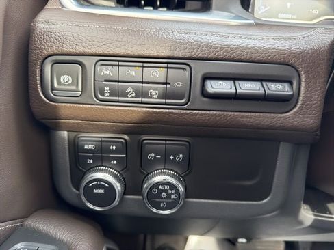 Used 2022 GMC Yukon XL Denali AWD/4WD image 36