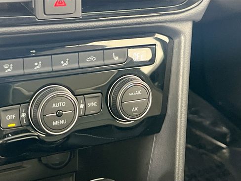 Used 2023 Volkswagen Taos SEL image 20