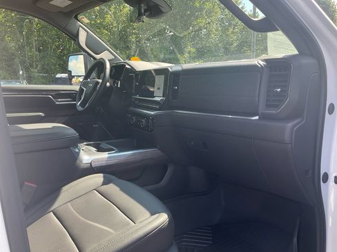 Used 2026 Chevrolet Silverado 2500 LTZ w/ LTZ Premium Package AWD/4WD image 11