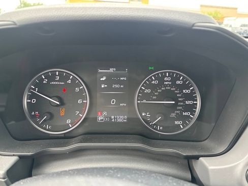 Used 2025 Subaru Crosstrek 2.5i Premium AWD/4WD image 13