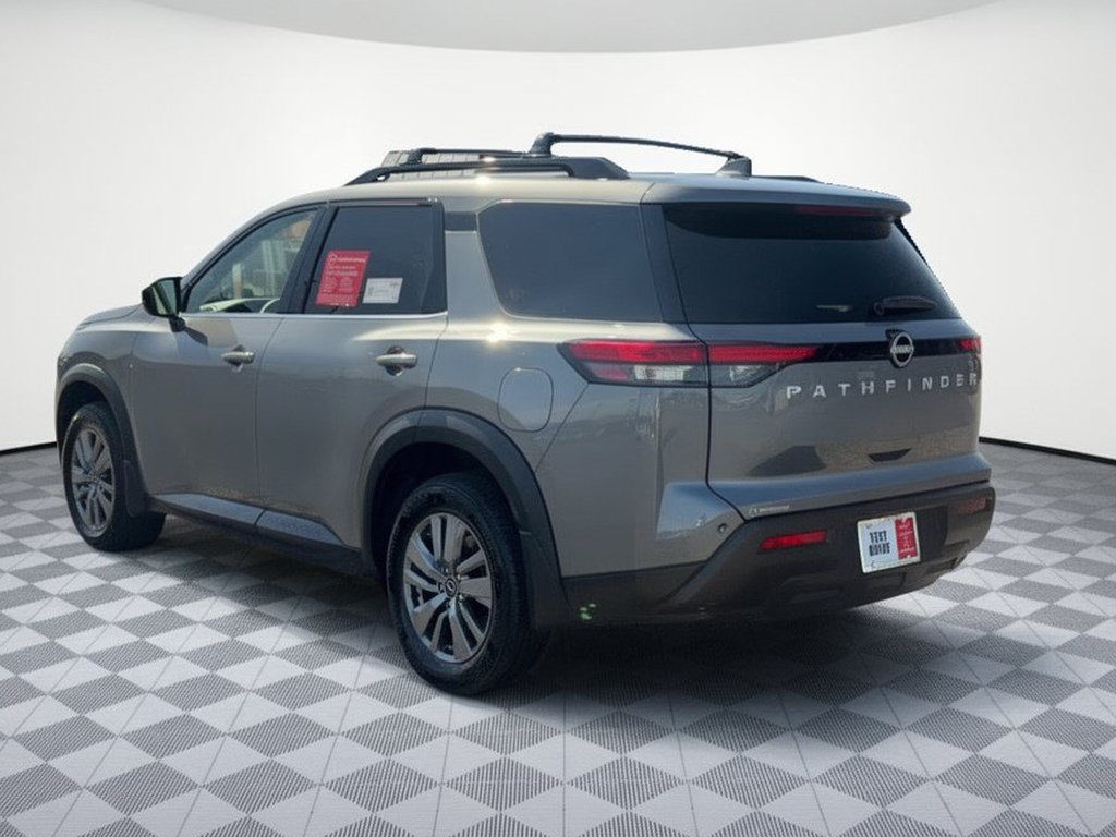 Certified 2025 Nissan Pathfinder SV FWD image 5