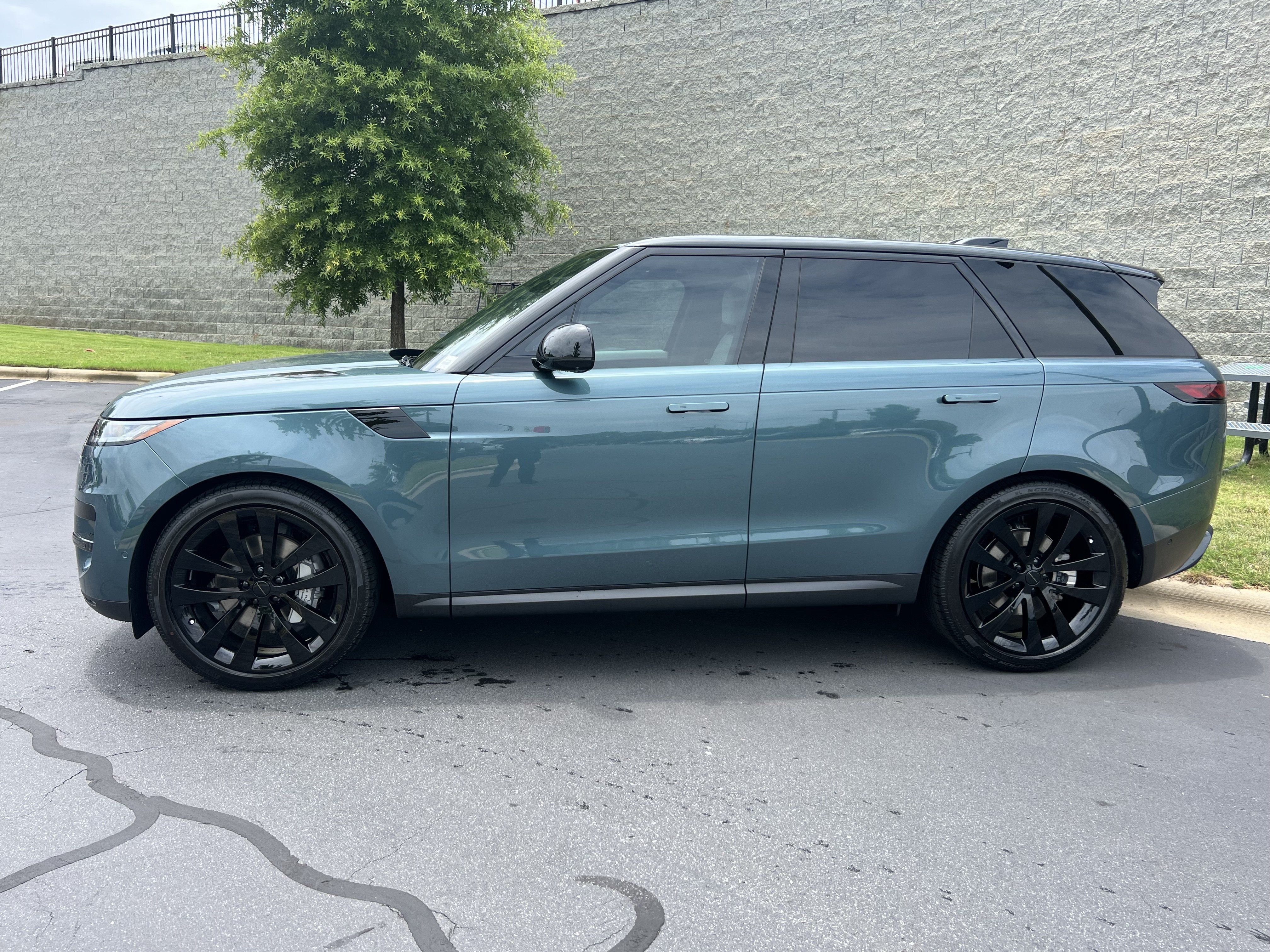 New 2026 Land Rover Range Rover Sport SE AWD/4WD image 4