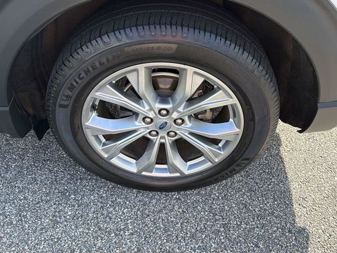 Used 2021 Ford Explorer Limited w/ Equipment Group 301A RWD image 40
