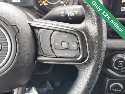 Used 2025 Jeep Gladiator Sport image 28