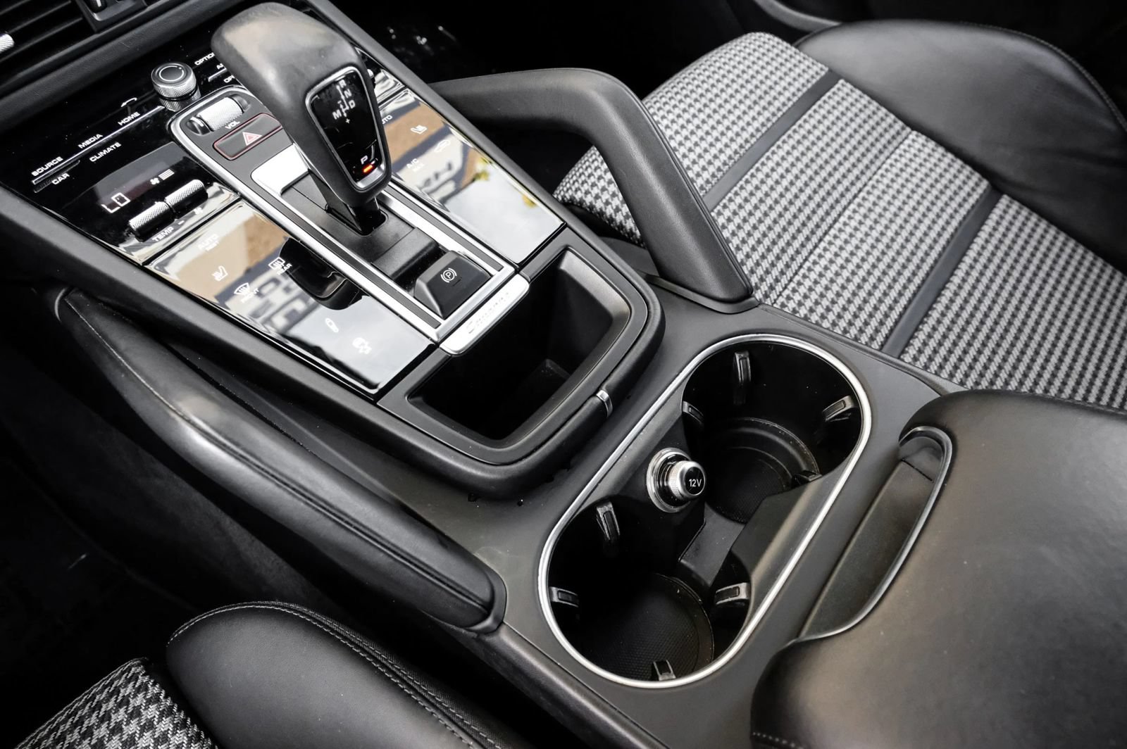 Used 2022 Porsche Cayenne GTS AWD/4WD image 24