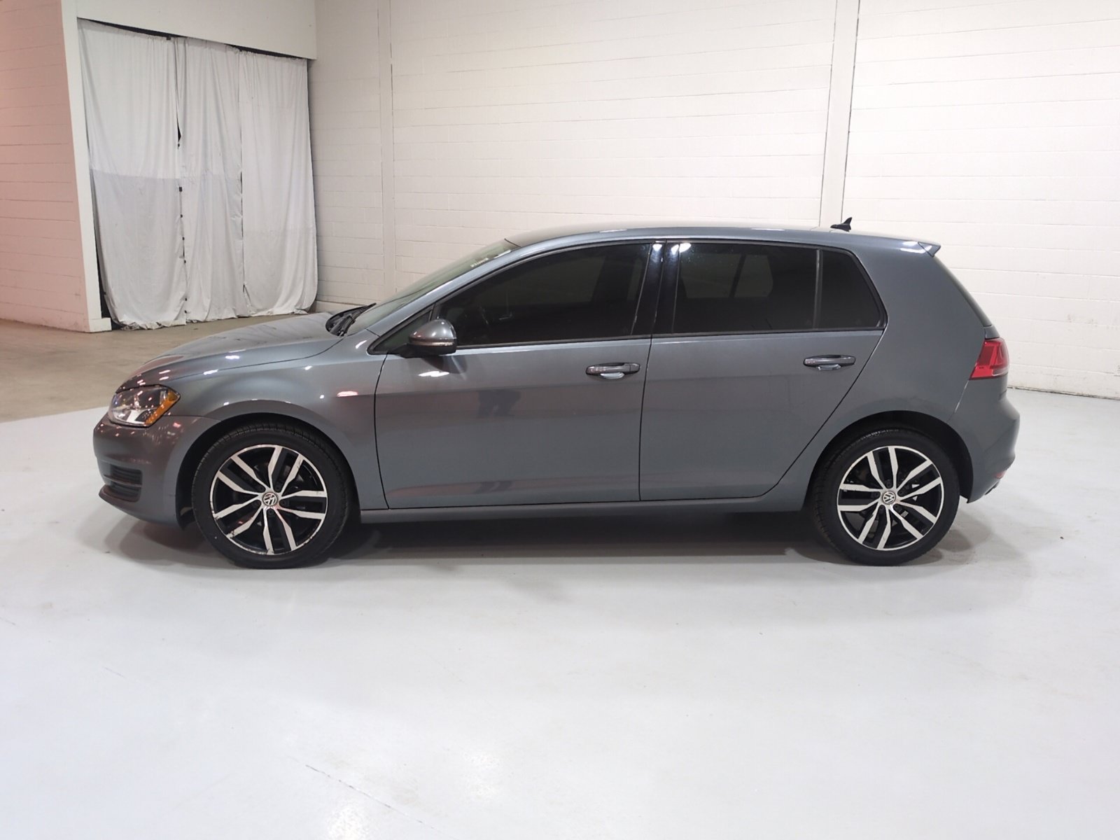 Used 2015 Volkswagen Golf TDI S FWD image 6