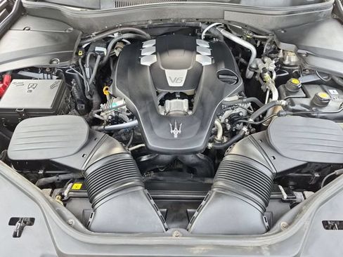 Used 2018 Maserati Levante AWD/4WD image 24