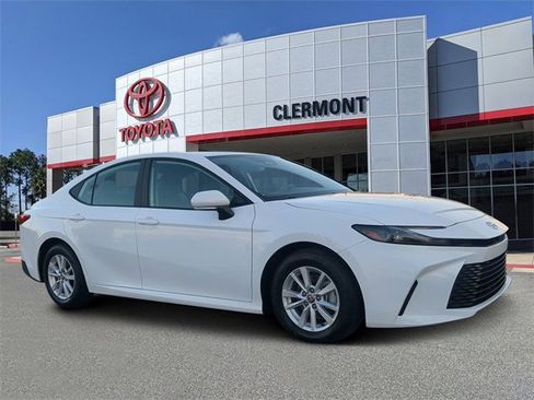 Certified 2025 Toyota Camry LE image 1