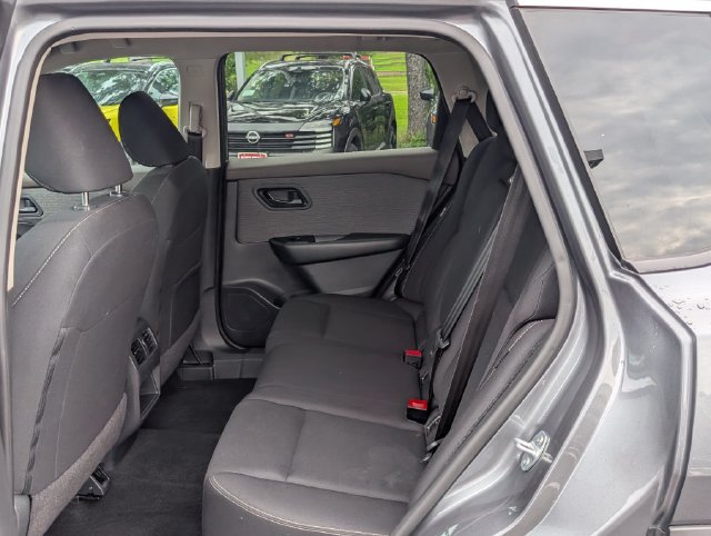 Used 2023 Nissan Rogue S AWD/4WD image 13