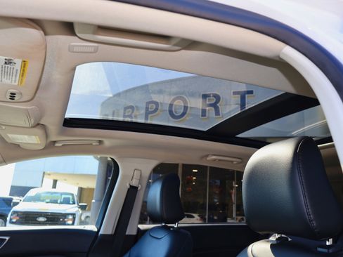 Used 2024 Ford Edge SEL w/ Convenience Package image 13