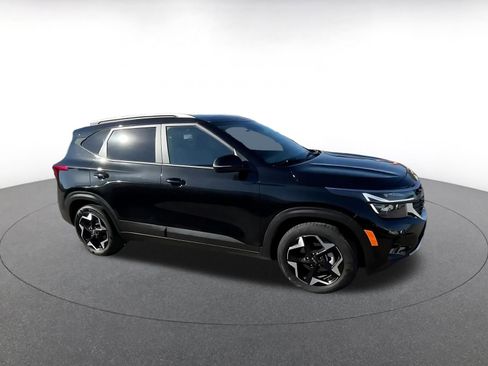 Used 2025 Kia Seltos S FWD image 2